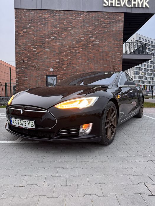 Tesla Model S P85 2014