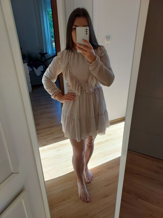 Beżowa sukienka ecru xs sinsay falbanka mini