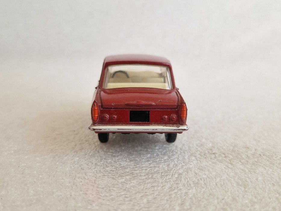 Москвич цельнолитой Динки Тойс. 60е годы. Масштабная модель 1:43 породитель серии СССР