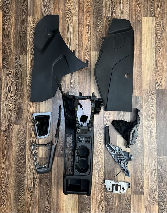 Ford Focus 3 центральна консоль, тонель, ручник, повный комплект