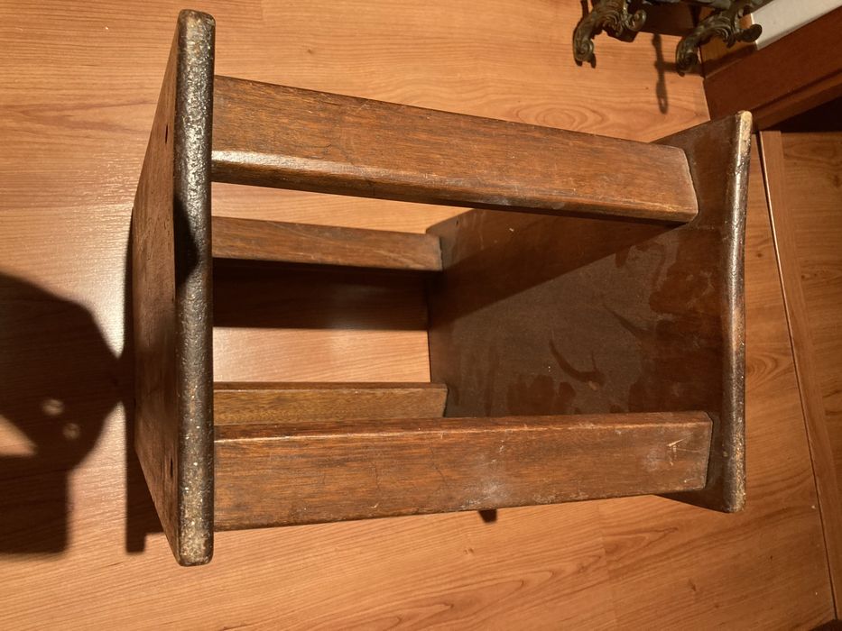 Mesinha de apoio muito antiga (madeira vinhatico)