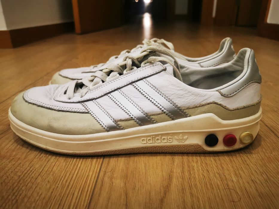Sapatilhas Adidas Spezial Prata e Branco