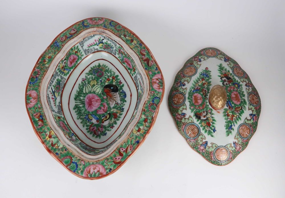 Pratos Cobertos e Travessa - Porcelana da China - Séc. XIX/XX; CADA