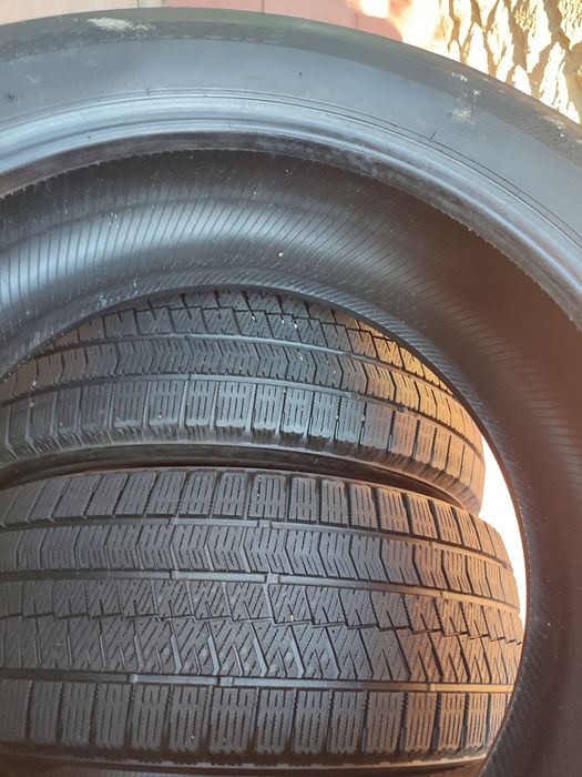 Шини Bridgestone Blizzak VRX2 в розмірі 215/55 R17