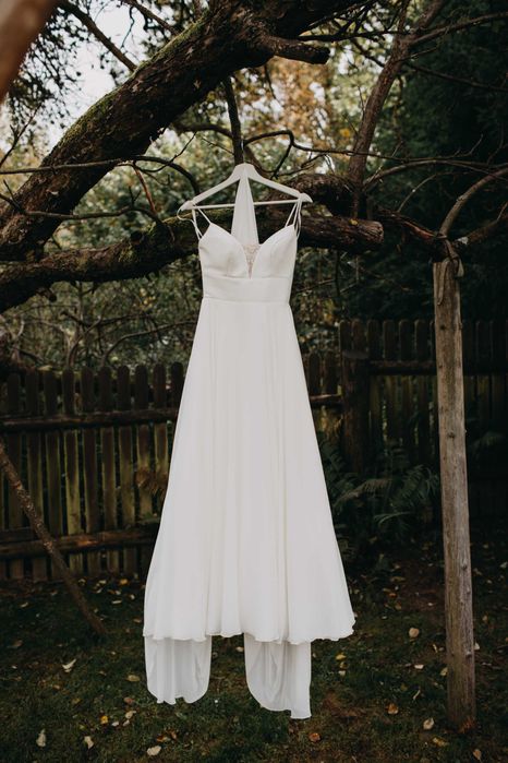 Gładka suknia ślubna na cienkich ramiączkach! GRATIS pelerynka!