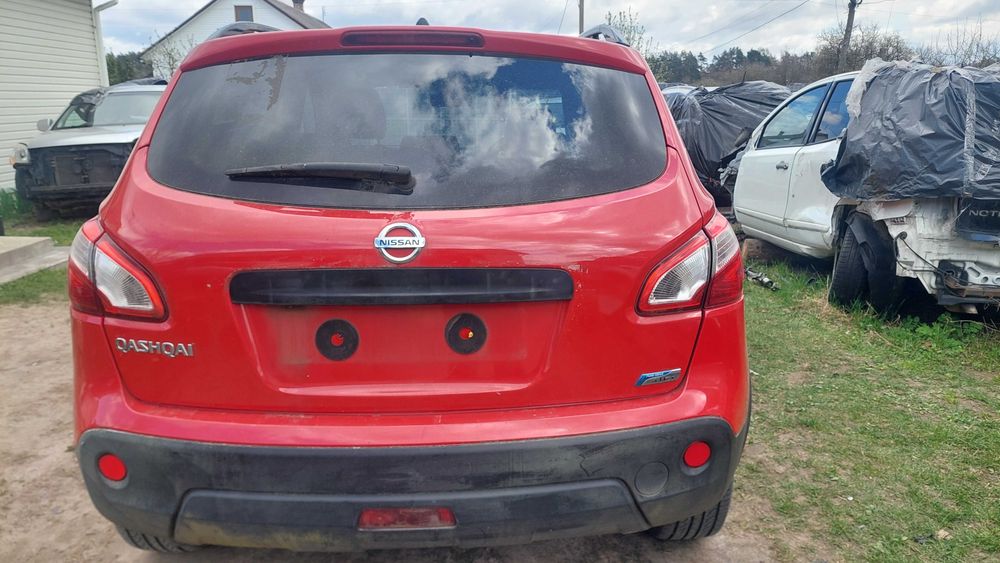 кришка багажника  nissan qashqai j10