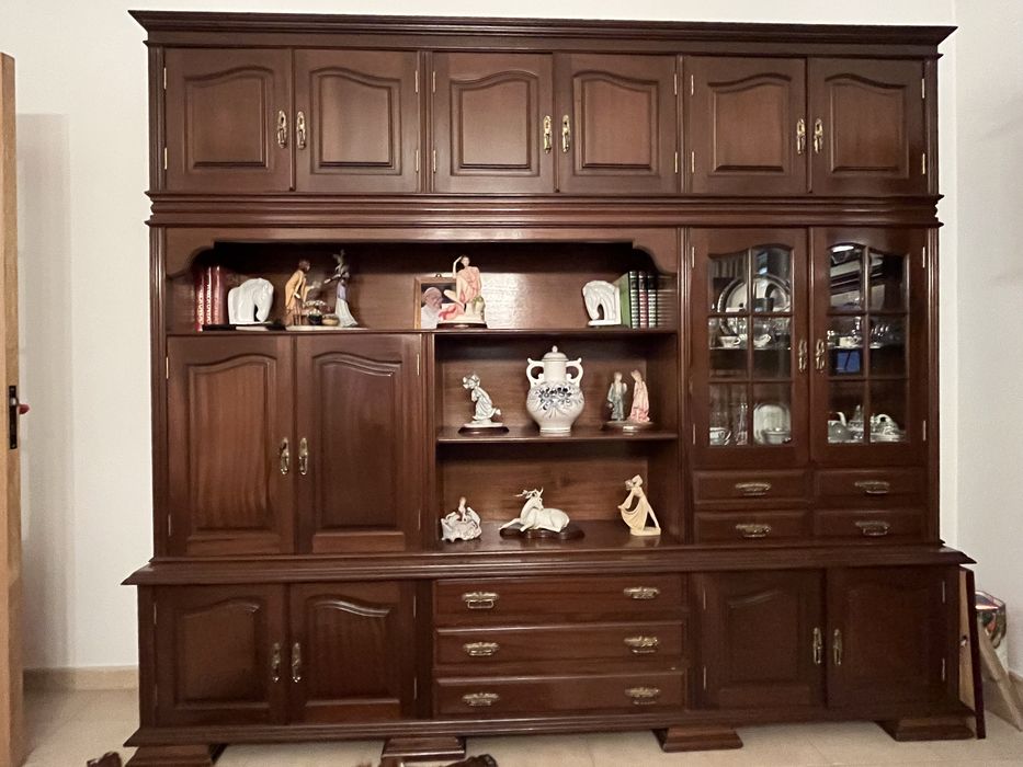 Móveis e peças decorativas