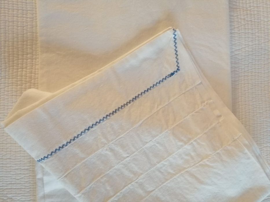 2 Lençóis antigos com 4 fronhas cama solteiro