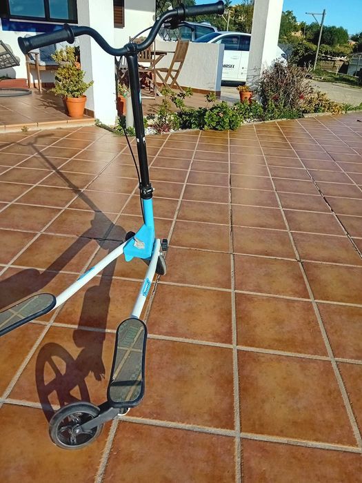 Trotinete 3 rodas c/travão pouco uso