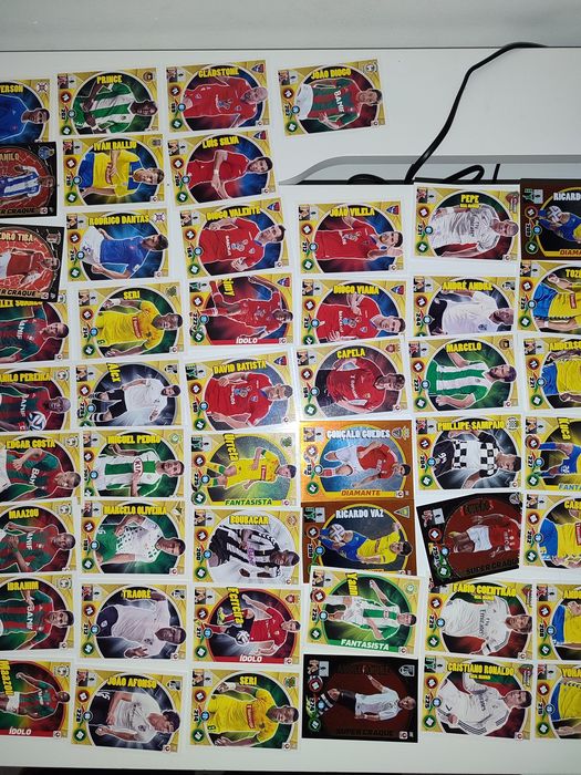 Pack de 236 cartas da Panini adrenalyn