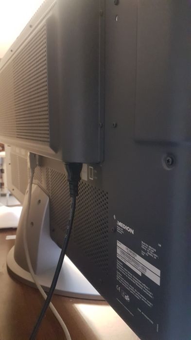 Telewizor LCD firma MEDION  LW-30P 30 cali  z pilotem