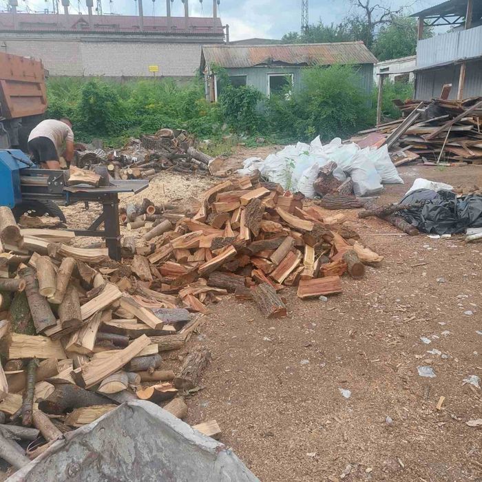 Продам  Дрова твердые ДЛЯ ОТОПЛЕНИЯ (Дуб Ясень Акация Мешанка) ДОСТАВКА