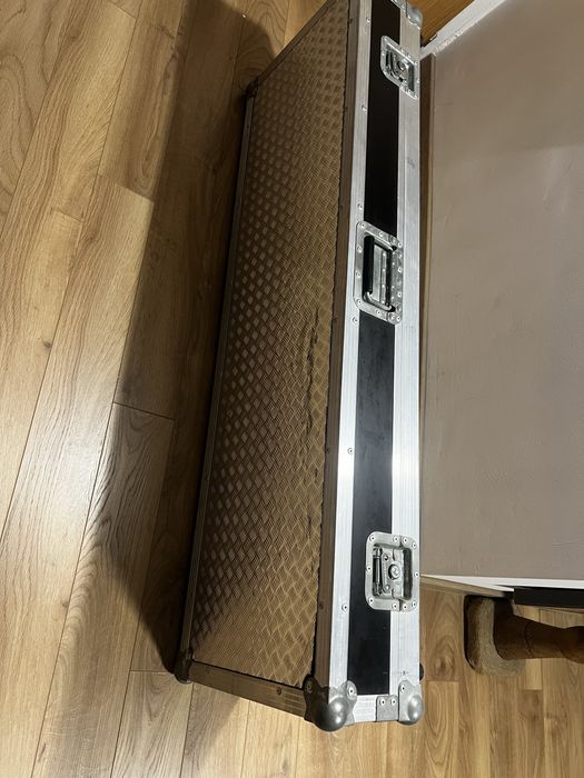 Case twardy instrument klawiszowy