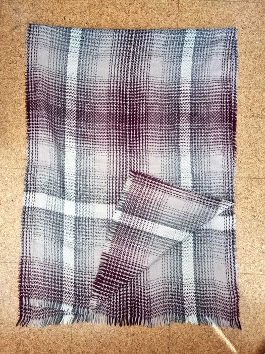 Cachecol em tons de bege, bordeaux e cinzento/preto Primark64551920334723120