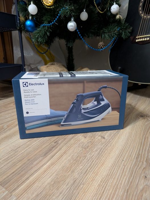 Праска Electrolux REFINE 600 E6SI1-2MN, 2400Вт, кераміка, з парою, нова