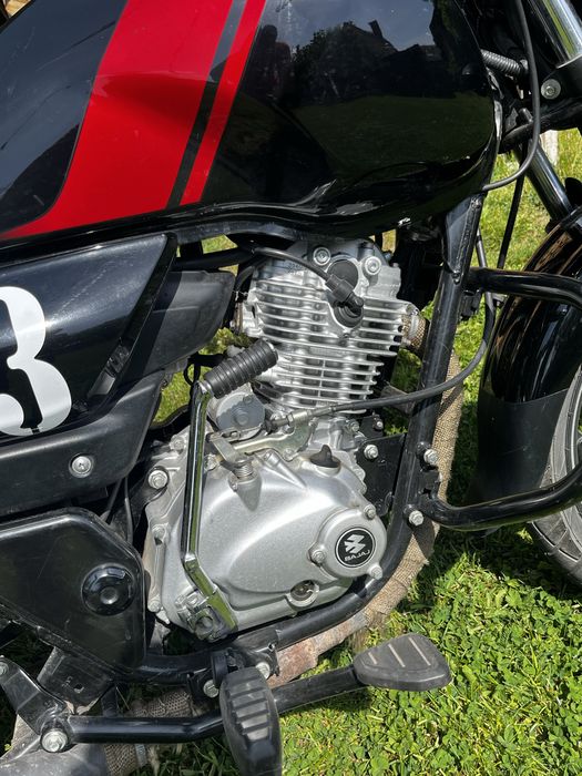 Мотоцикол bajaj v15