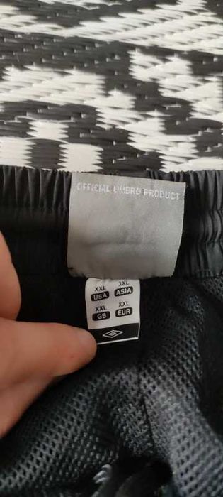 Umbro spodnie śliski materiał