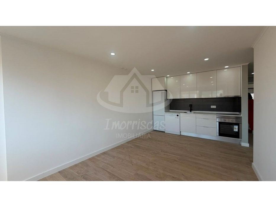 T2+1 Totalmente Remodelado em Odivelas | Pronto a Habitar | Localiz...