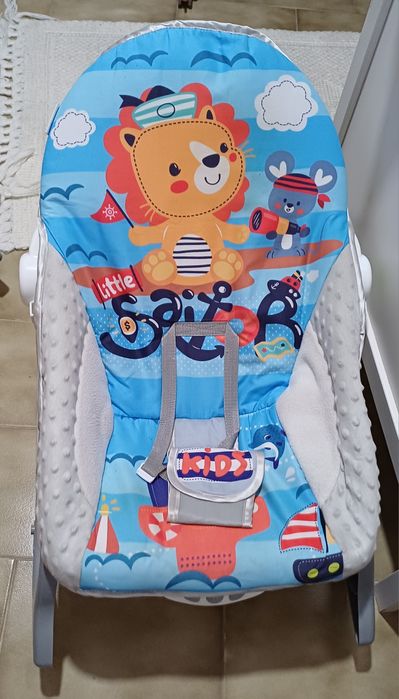 Cada Espreguiçadeira com brinquedo