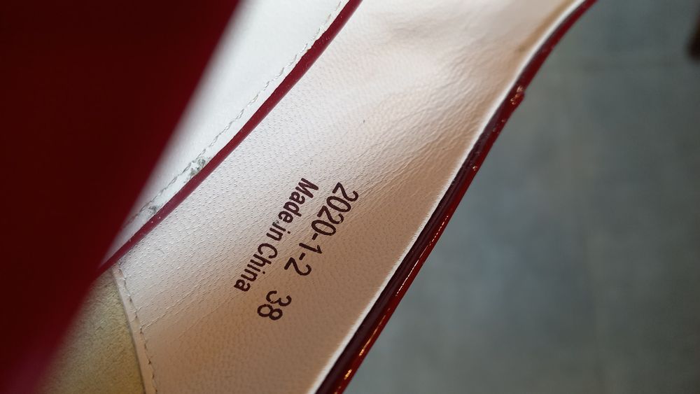 Лаковані туфлі на підборах