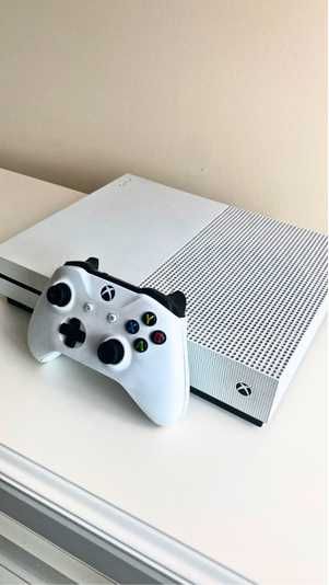 Xbox One S (em excelentes condições)