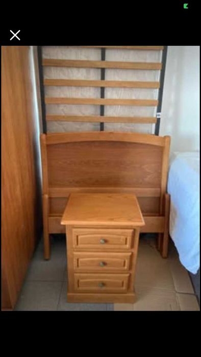 Duas camas de solteiro completas