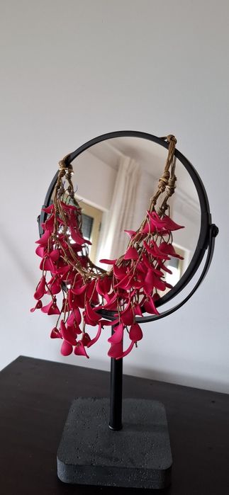 Colar rosa fucsia com bolsa