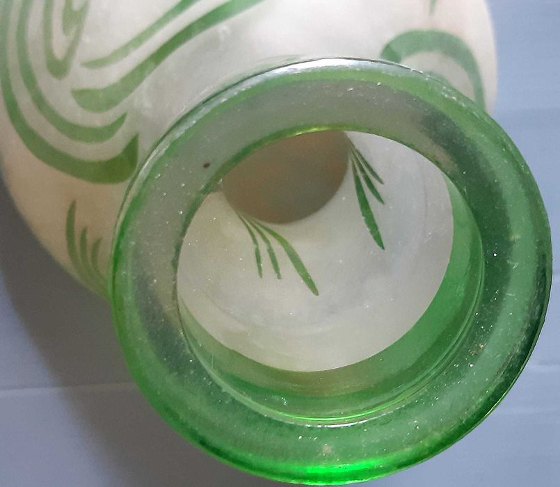 Ваза з орнаментом.