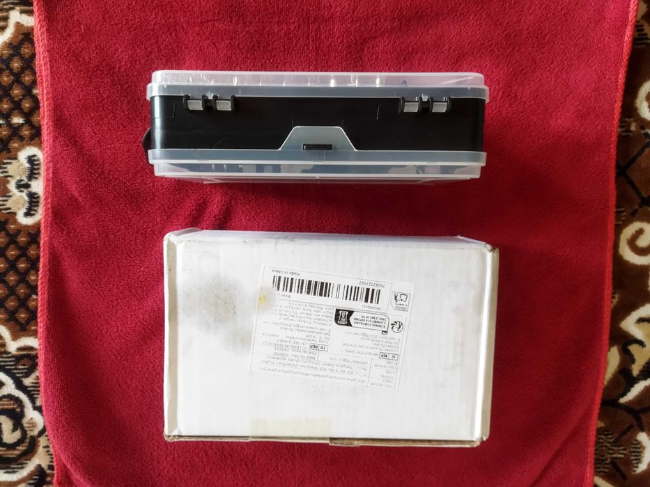 Набор бит с отвёрткой и приспособами для ремонта ноута и телефона.