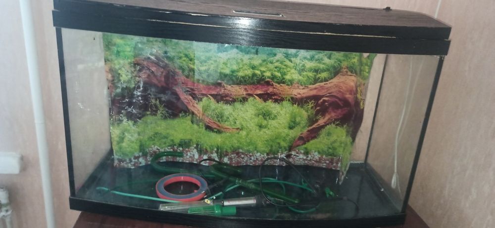 Продам акваріум на  80л