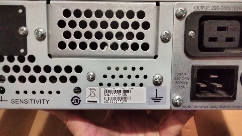 ИБП APC Smart-UPS  2200VA (SUA2200RMI2U)