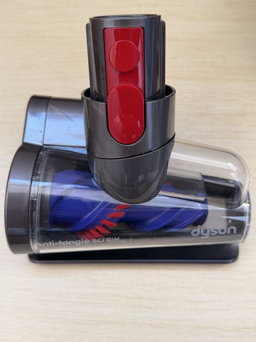 Dyson V15 Detect submarine
