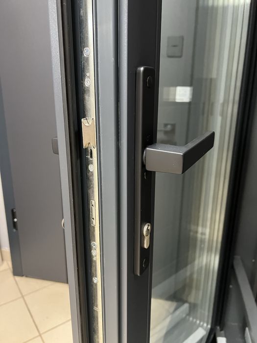 Продам двері пластикові