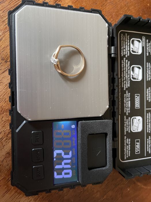Золотое кольцо с бриллиантом 0.04 Ct