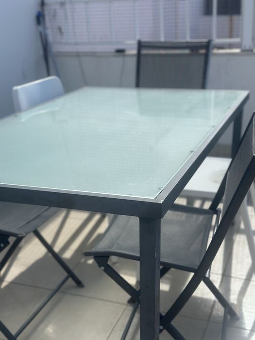Mesa exterior/jardim