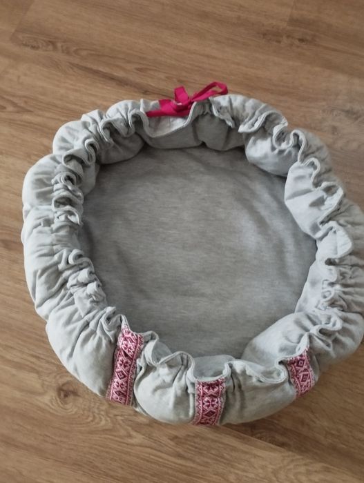 Лежанка для собак і котів