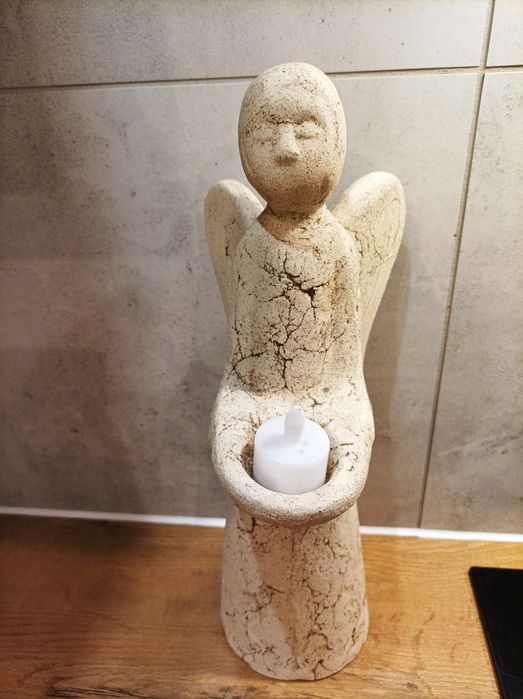 Piaskowy duży anioł