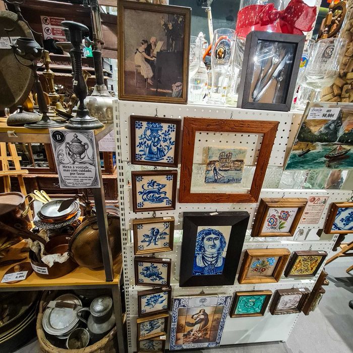 Azulejo Antigo Lamego Azul e Branco – Motivo Animal