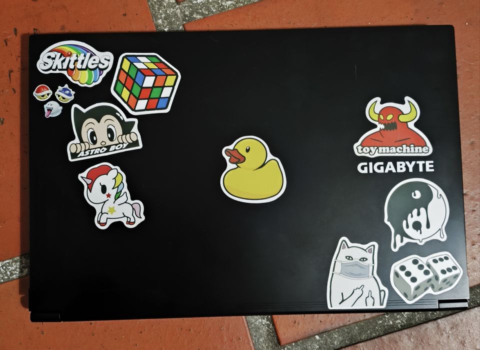 Vendo portátil gaming em bom estado e totalmente funcional, GIGABYTE G5 KF.
(Preço negociável)