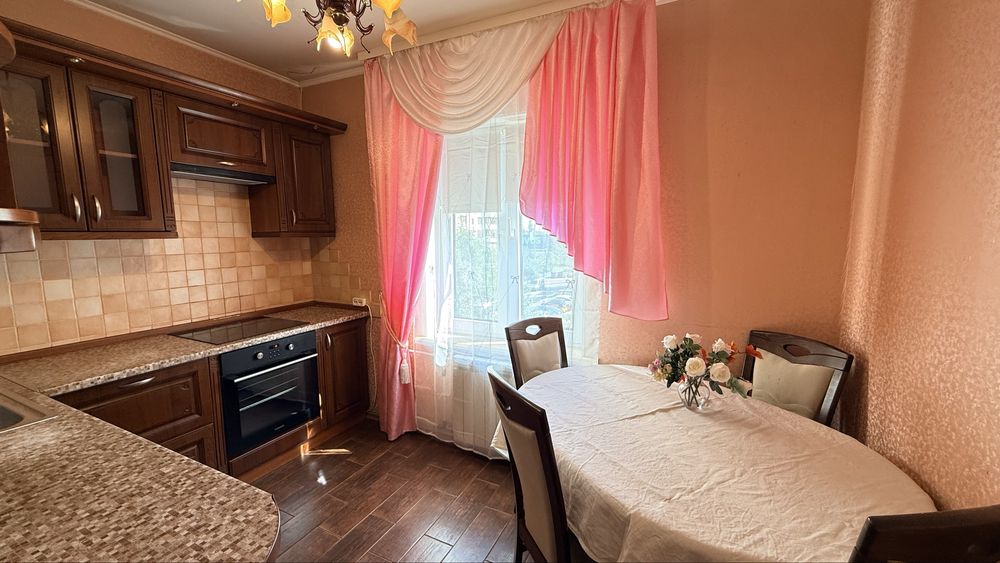 Продаж 2х кімнатноі, вул. Екстер 12, Троєщина