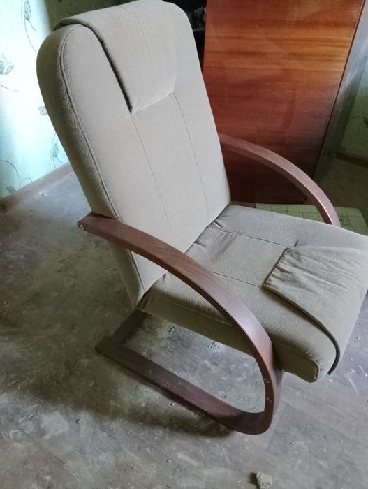 Продаю кресло-качалку б/у  2 штуки