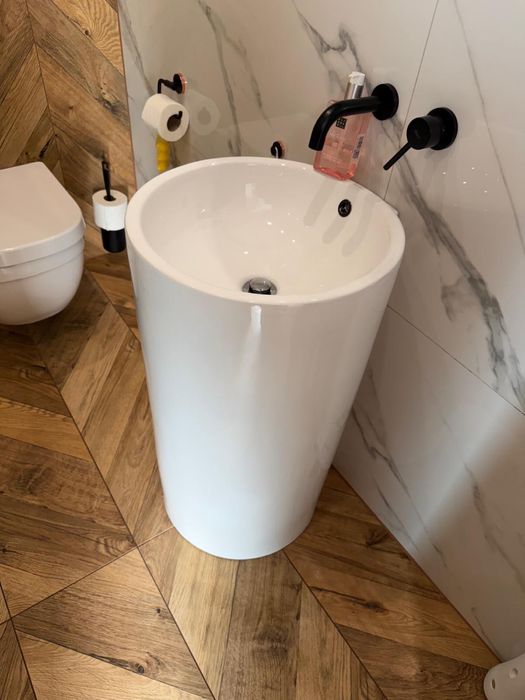 Umywalka Rea stojaca lazienkowa wolnostojaca biala ceramiczna jak nowa