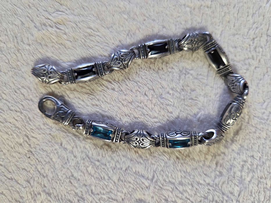 Серебряный браслет мужской с камни.