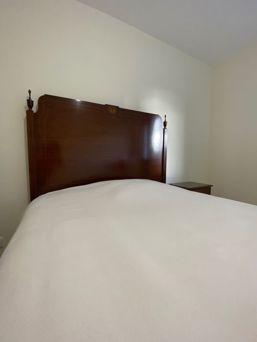 Cama estilo Dona Maria em bom estado