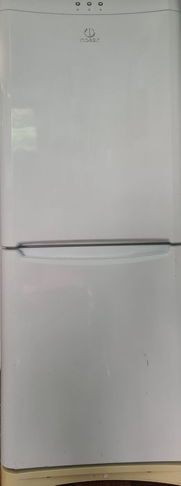 Peças frigorífico Indesit.