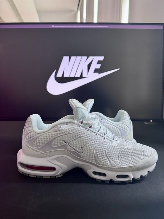 Nike tn, preta e branca 1.1