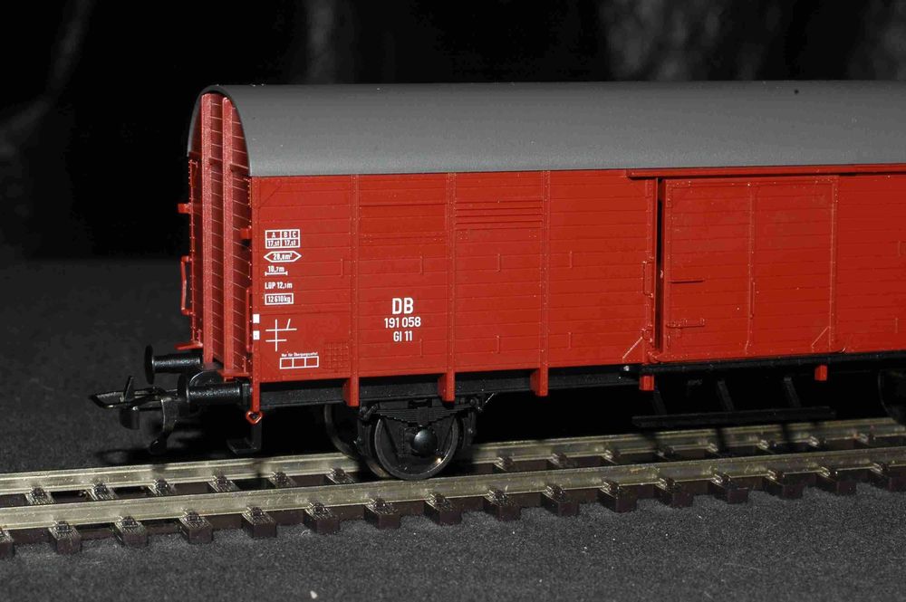 Vagão fechado com portas de abrir (DB) (com defeito) Fleischman HO