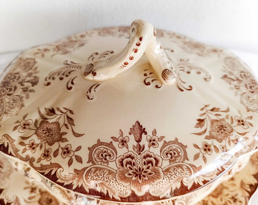 Terrina e Travessa em Faiança