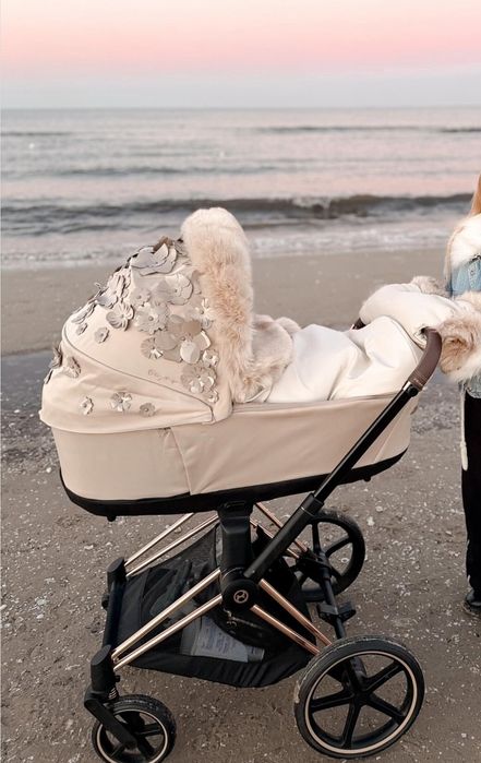 Коляска Cybex Priam lux 4.0 simply flowers