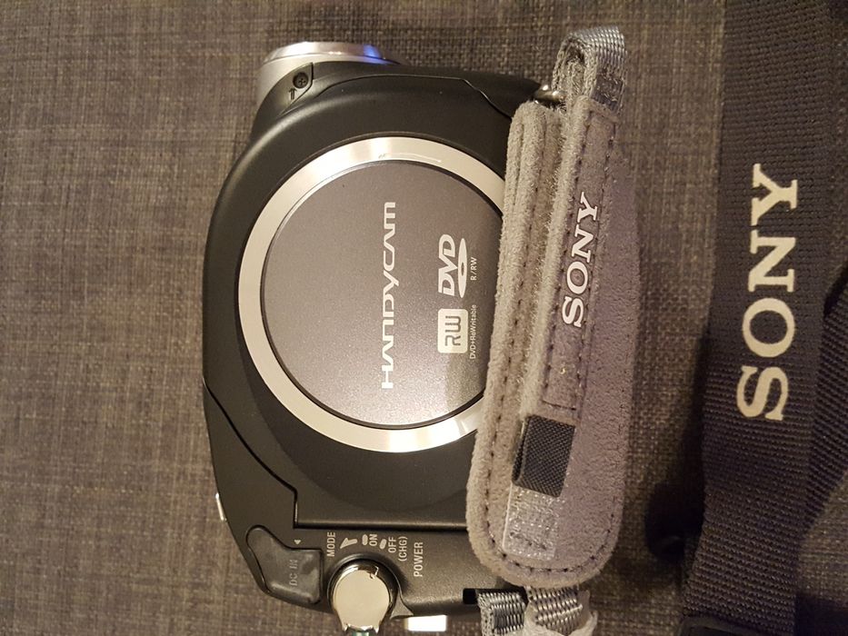 Sony Handycam DVD-RW + CaseLogic Carry Case + DVDs64564348630146123